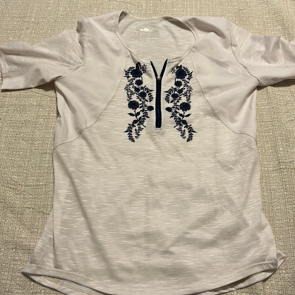 She s beest women’s  shirt 👚